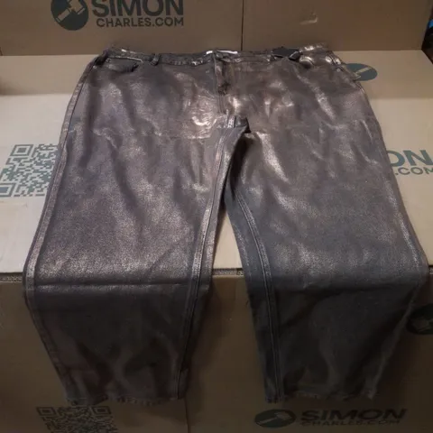 BOX CONTAINING APPROXIMATELY 6 BRAND NEW J D WILLIAMS DENIM COPPER METALLIC STRAIGHT JEANS - SIZE 26