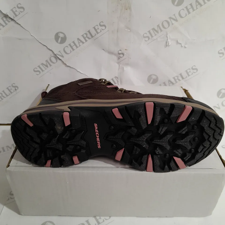 SKECHERS TREGO ALPINE TRAIL WATERPROOF BOOTS, CHOCOLATE, UK 4.5