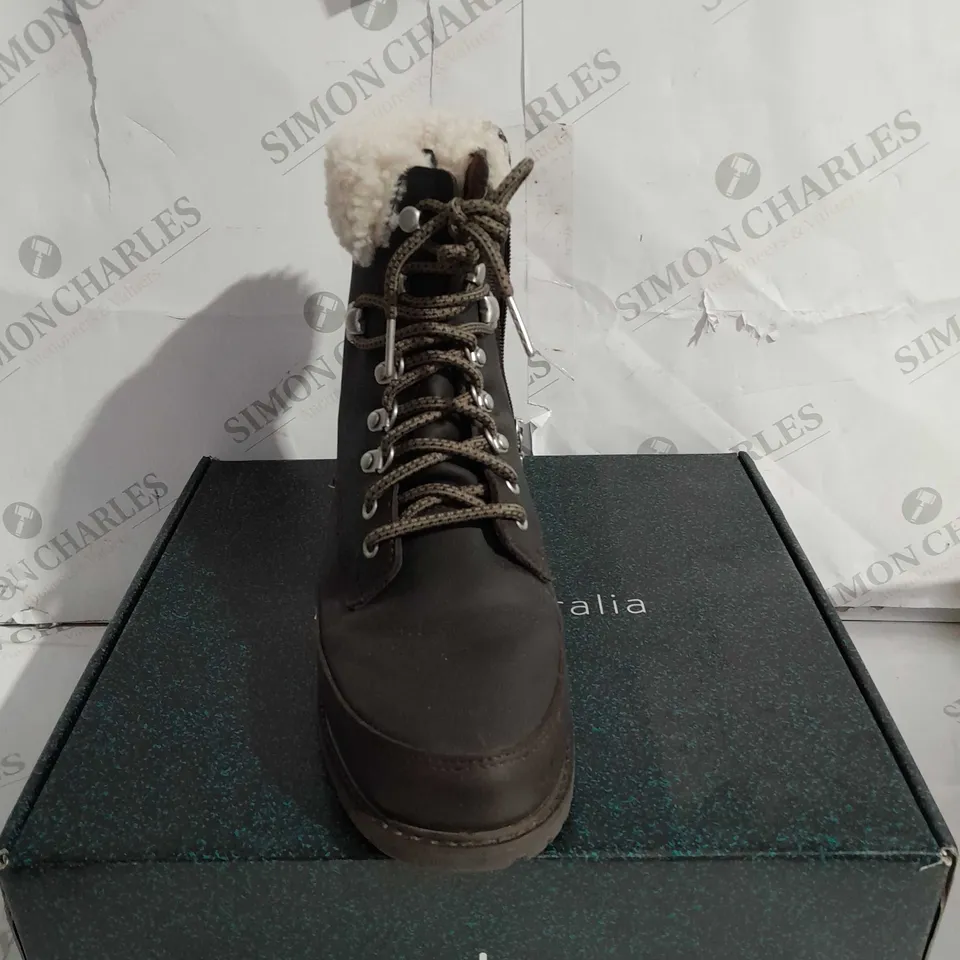 BOXED EMU OKAB WATERPROOF BOOTS, ESPRESSO COLOUR - SIZE 7 