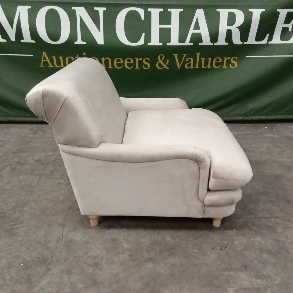LPD HOME PLUMPTON CHAIR, BEIGE VELVET