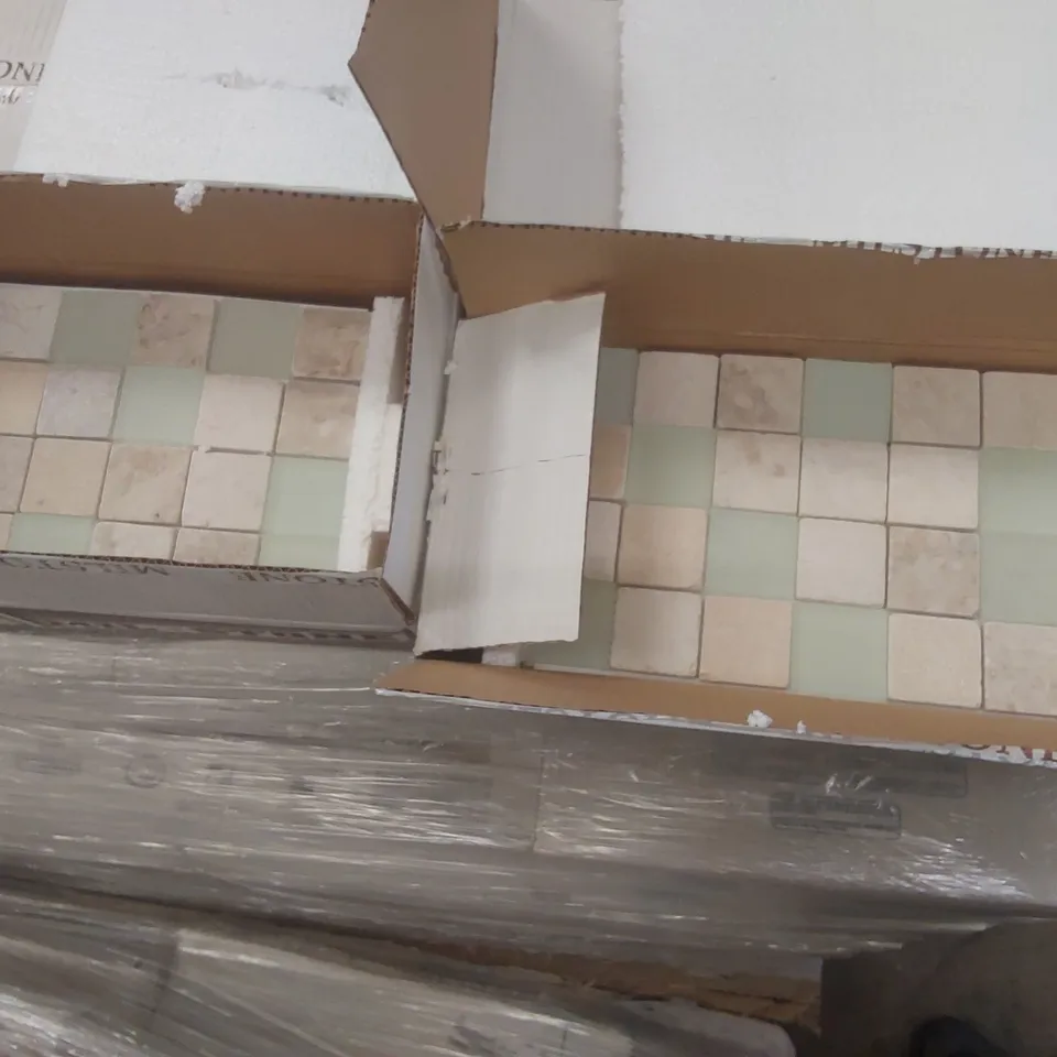 PALLET CONTAINING A VERY LARGE QUANTITY OF ASSORTED TILES