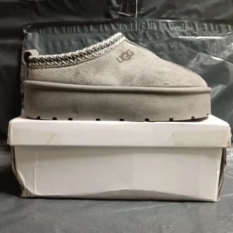 BOXED PAIR OF UGG SHOES IN GREY SIZE EU 38