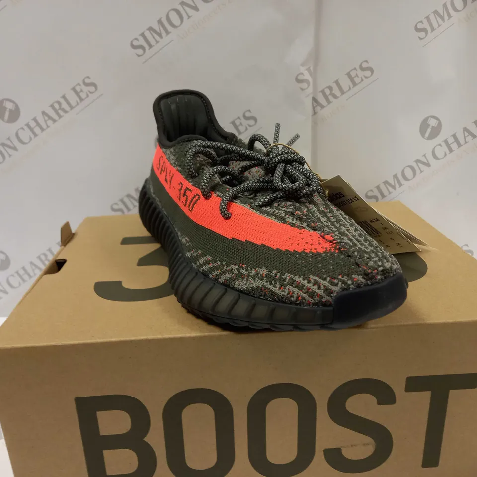 BOXED PAIR OF YEEZY ORIGINALS BOOST 350 V2 SHOES UK SIZE 8
