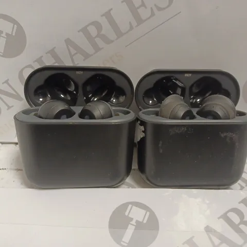 2 SKULLCANDY INDY EARBUDS IN BLACK