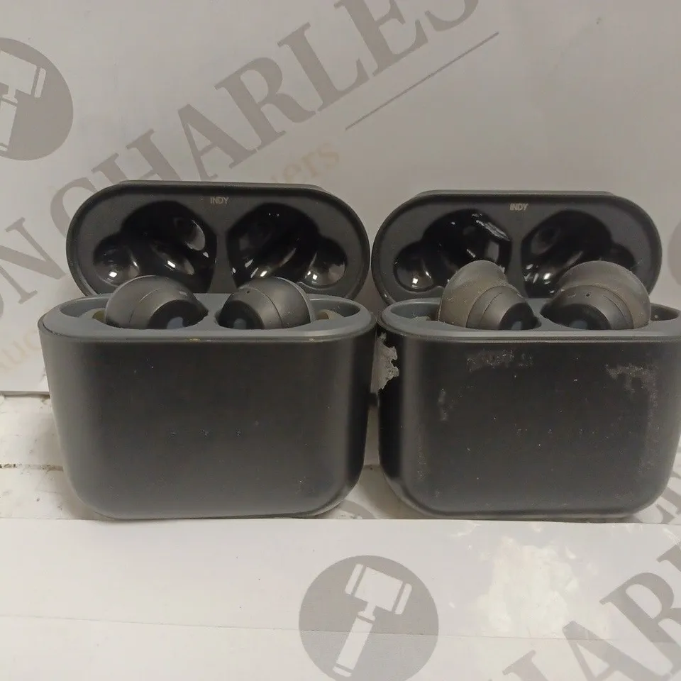 2 SKULLCANDY INDY EARBUDS IN BLACK