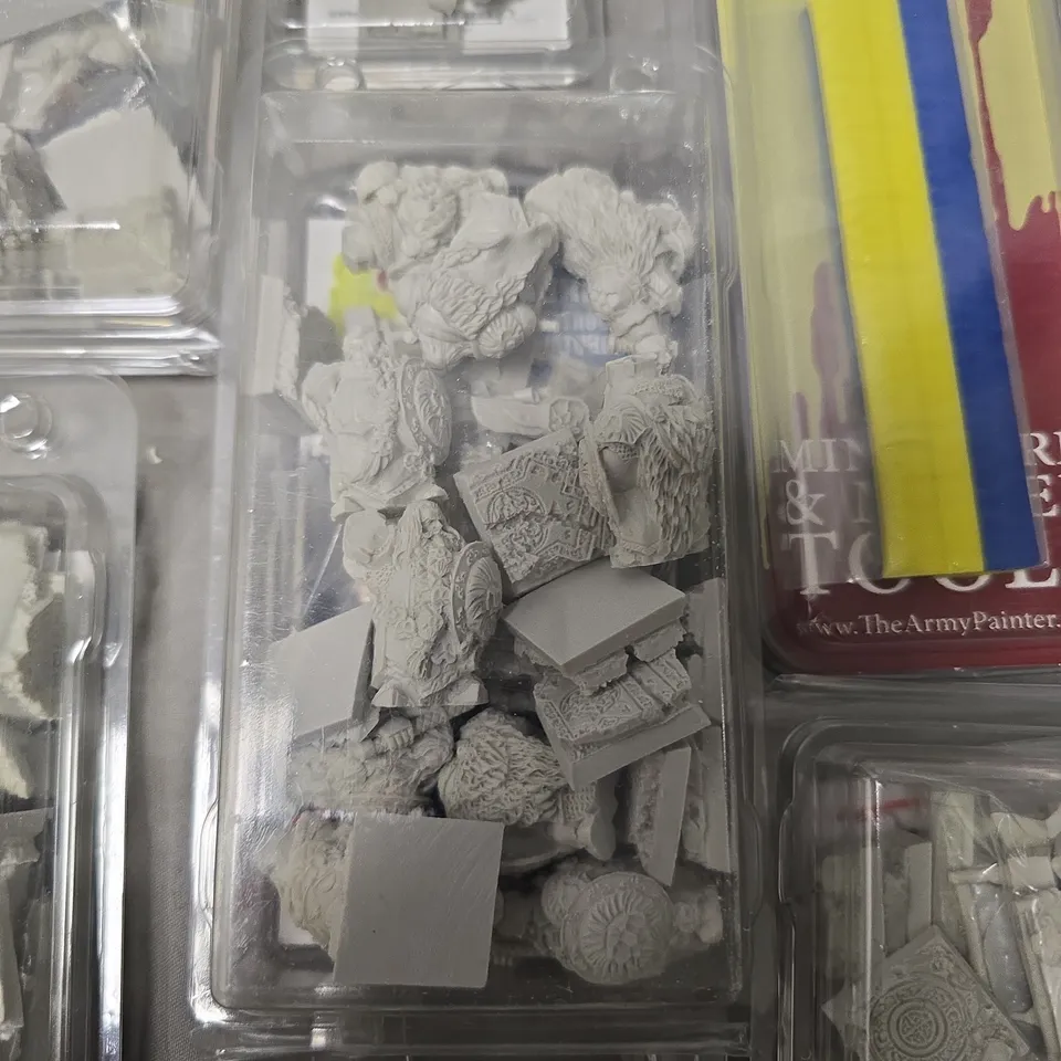 LOT OF 15 MULTI-PACKS OF ASSORTED MINIATURES TO INCLUDE TROLL HUNTERS AND DWARVES VETERANS