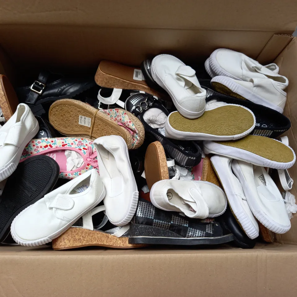 APPROXIMATELY 13 ASSORTED KIDS PAIRS OF SHOES IN VARIOUS COLOURS, STYLES, AND SIZES