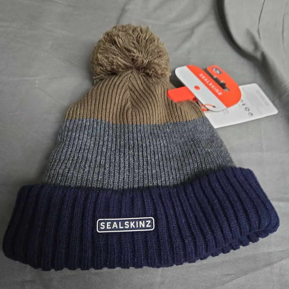 SEAL SKINZ COLD WEATHER BOBBLE HAT SIZE L/XL