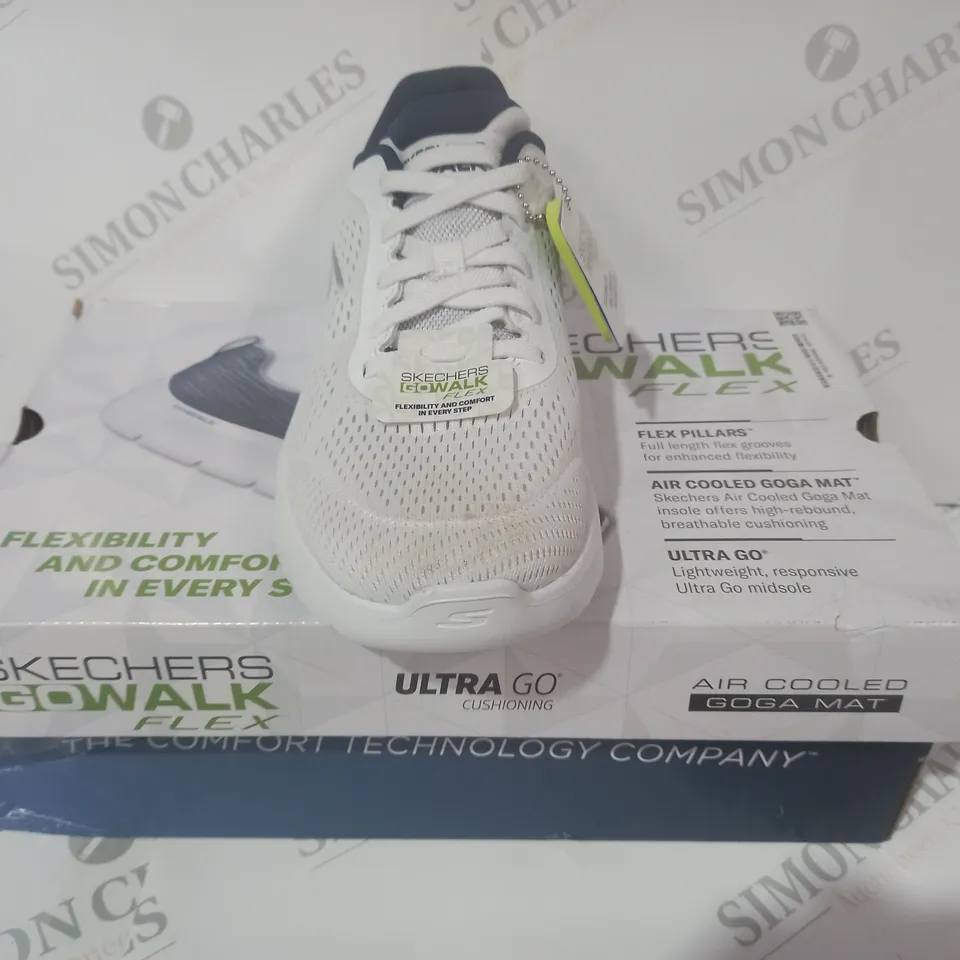 BOXED PAIR OF SKECHERS GO WALK FLEX SHOES IN WHITE UK SIZE 7