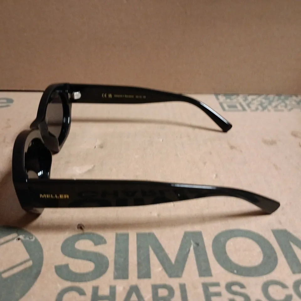 BOXED MELLER BLACK CHUNKY FRAMED GLASSES 