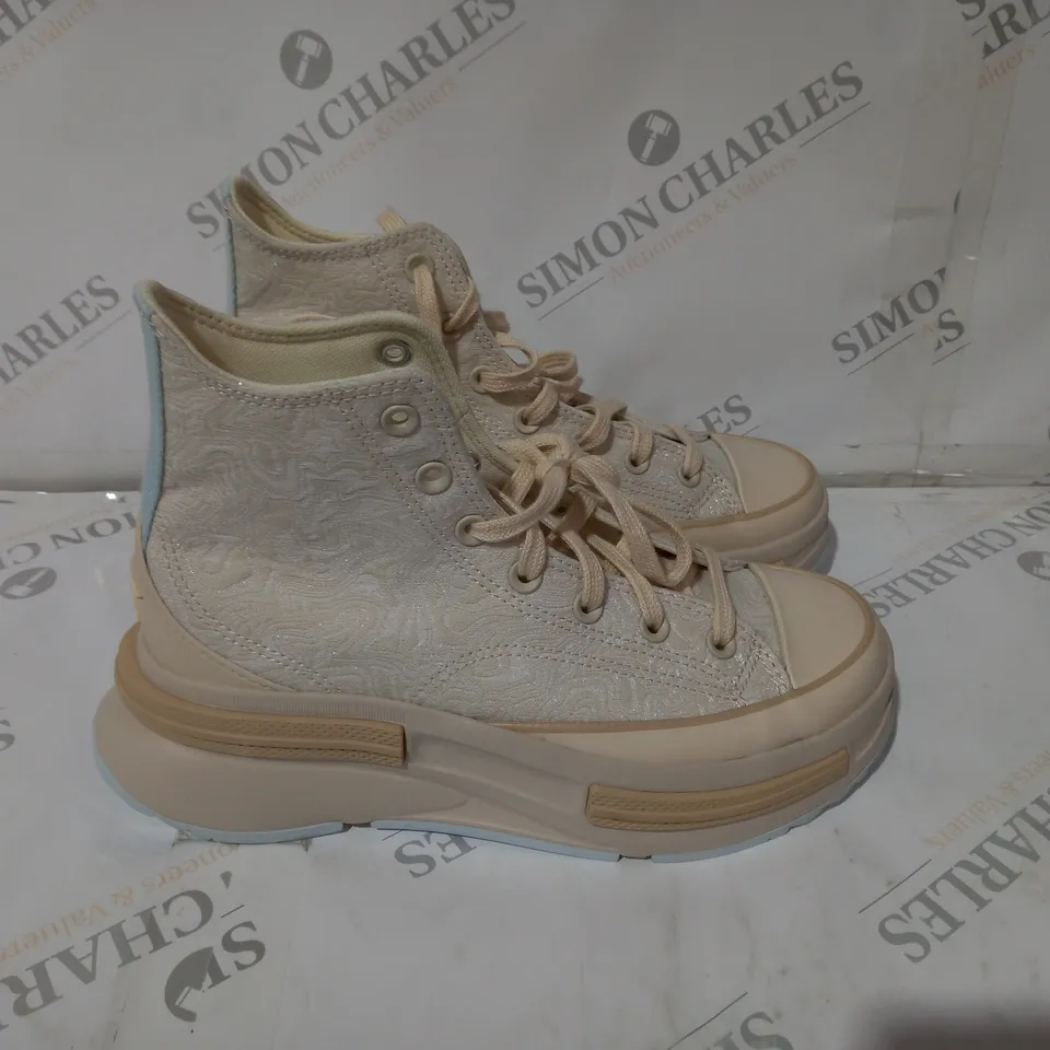 CONVERSE ALL STAR SIZE 6 CREAM HIGH TOPS