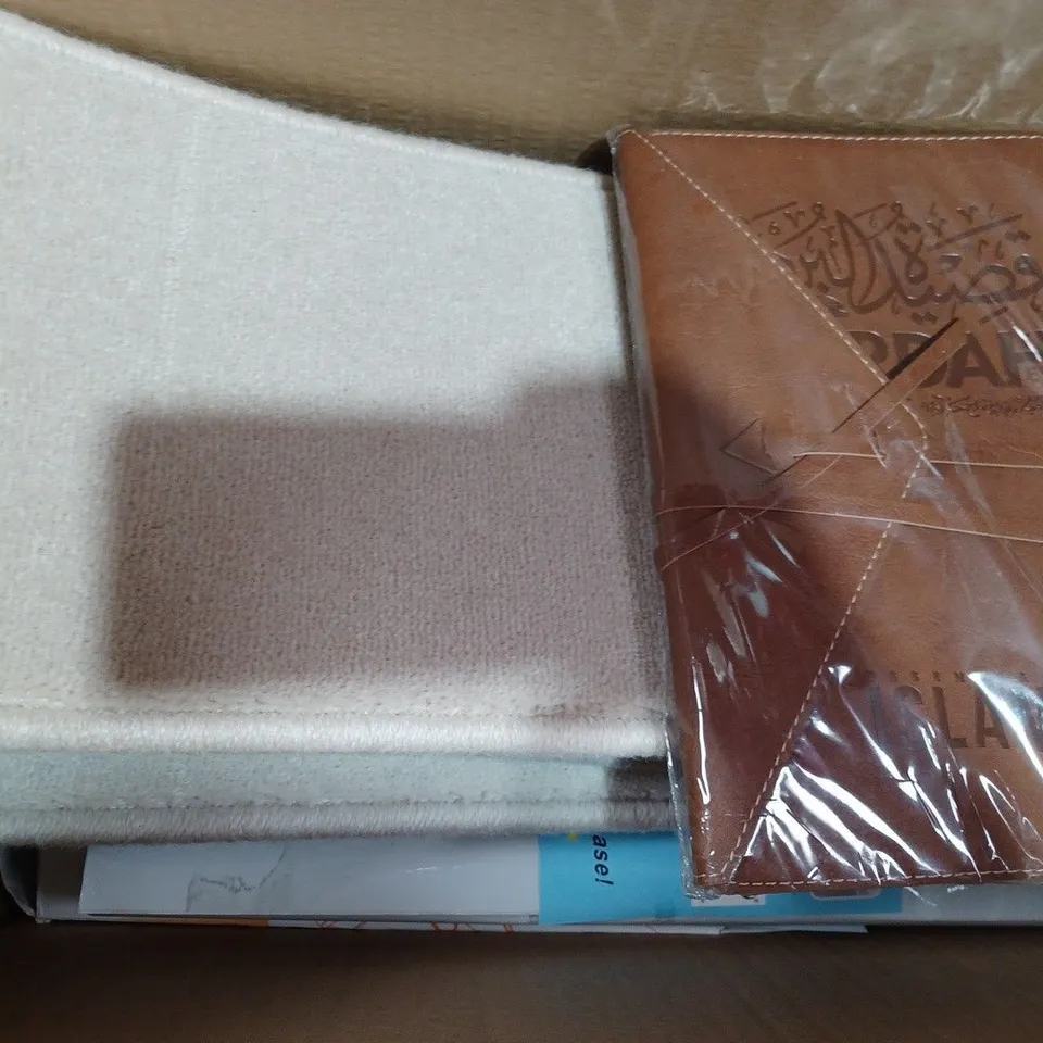 BOX OF APPROXIMATELY 10 ASSORTED HOUSEHOLD ITEMS TO INCLUDE IPAD CASE, 2.5KG SMARTBAR WEIGHT, ETC