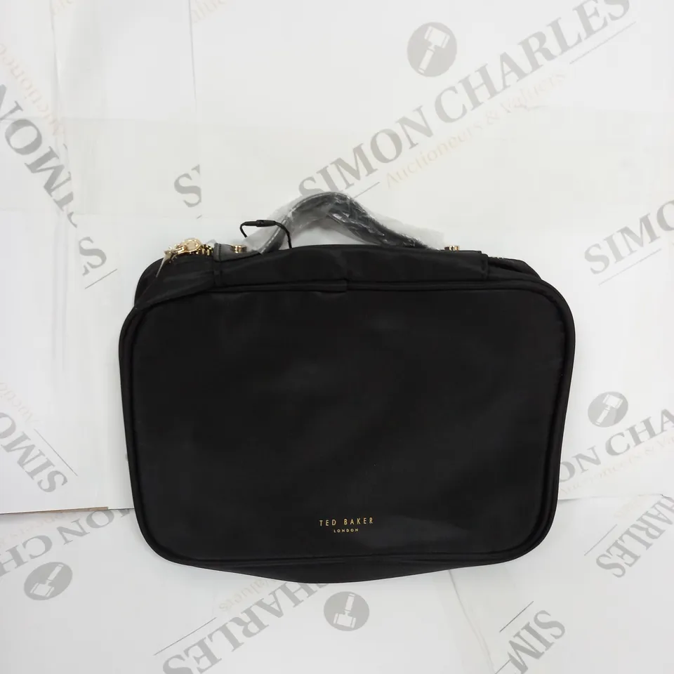 TED BAKER SMALL WASHBAG