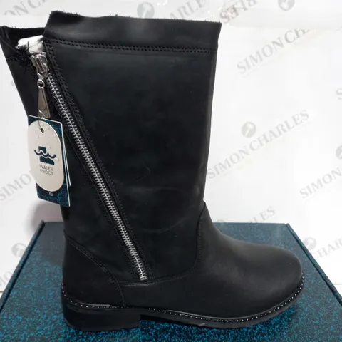 EMU AUSTRALIA EXPLORE YANCOAL BLACK SIZE 6 - BOXED