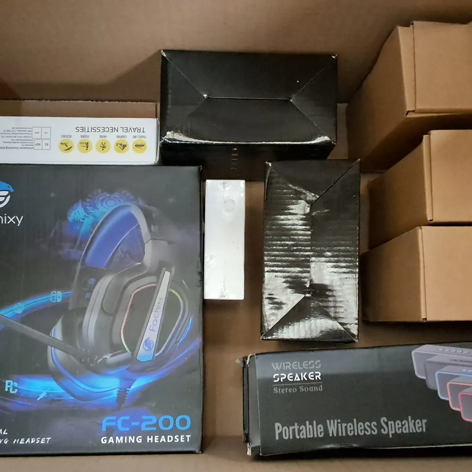 LOT OF 20 ASSORTED ITEMS TO INCLUDE POWER BANKS, A60 LIGHT BULBS AND PORTABLE SPEAKERS