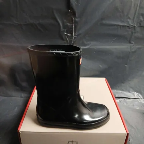 BOXED PAIR OF HUNTER ORIGINAL TALL BLACK RUBBER RAIN BOOTS - UK SIZE 11 - KIDS