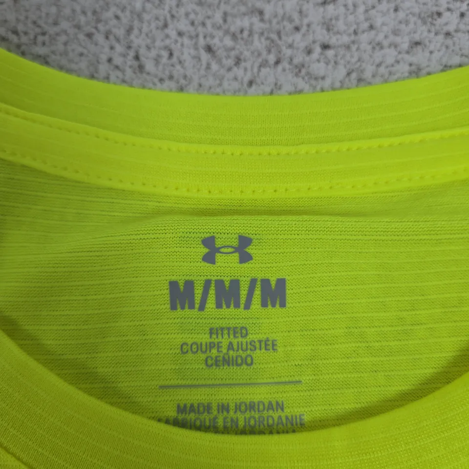 UNDER ARMOUR NEON YELLOW LAUNCH SHORT SLEEVE T‑SHIRT – MEN'S UK M (M/M/M)