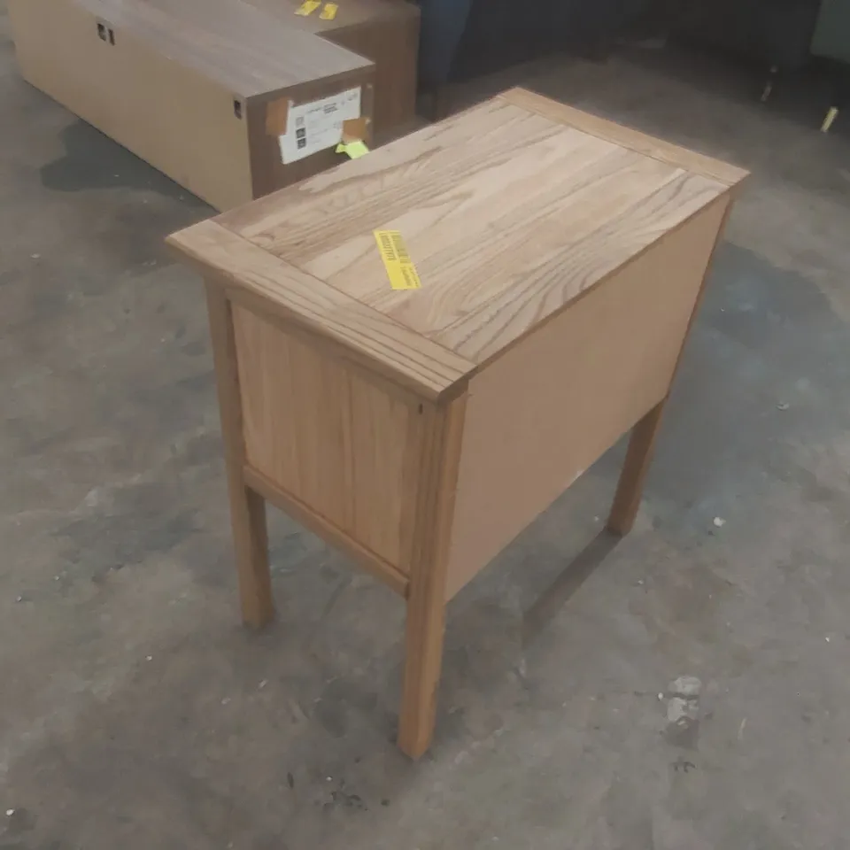 DESIGNER 2-DRAWER BEDSIDE CABINET