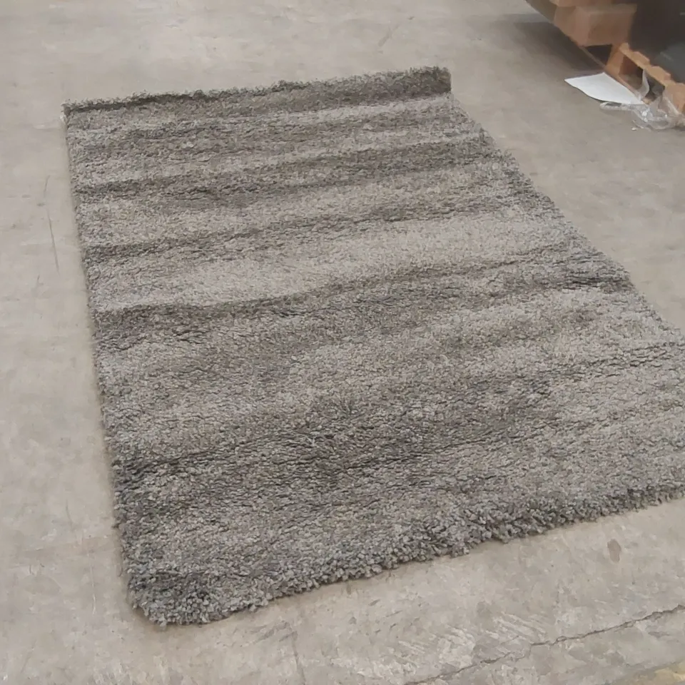 QUALITY DESIGNER AREA RUG - APPROXIMATELY 200 x 140cm