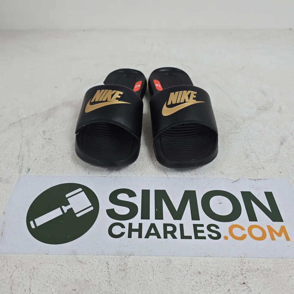 UNBOXED PAIR OF NIKE VICTORI ONE SLIDES IN BLACK - UK 7