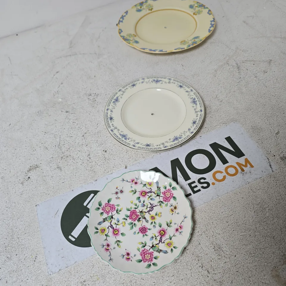 SET OF 3 BONE CHINA PLATES – CHINESE ROSE PATTERN, MADE IN ENGLAND
