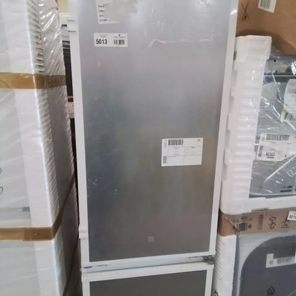 AEG SERIES 6000 INTEGRATED FRIDGE FREEZER 70/30 Model SCE818F6TS RRP £875