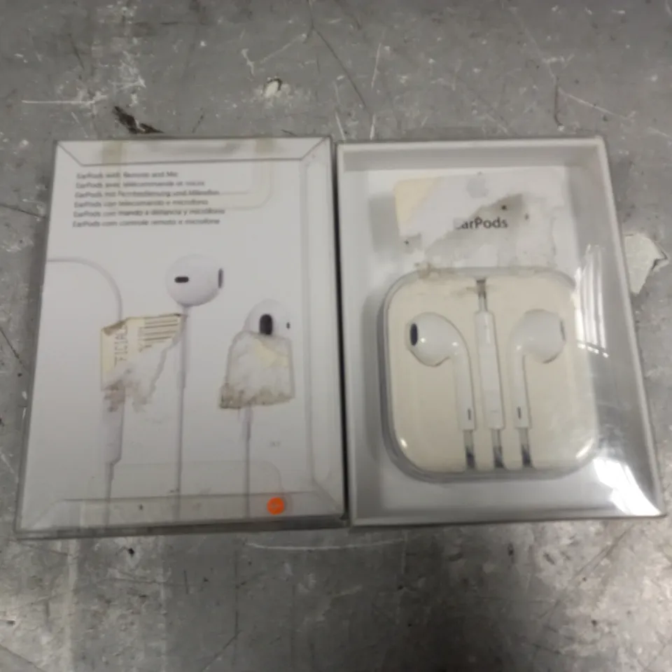 LOT OF 2 APPLE EARPODS