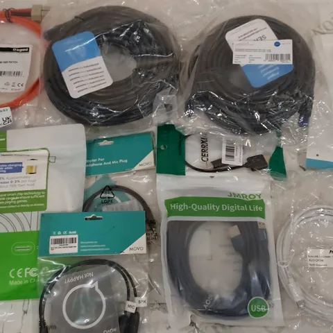 LOT OF APPROXIMATELY 30 ASSORTED CABLES TO INCLUDE CAT6, USB 3.1 AND 4K DISPLAY PORT