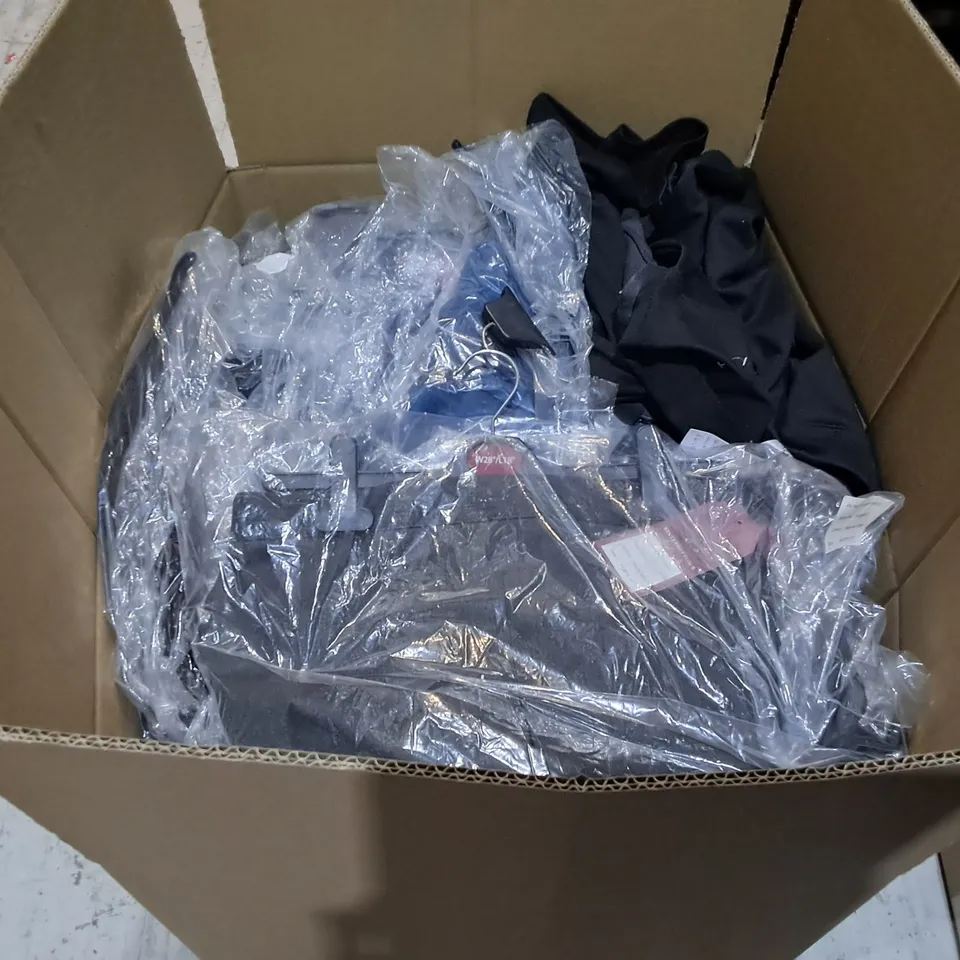 LOT OF APPROXIMATELY 100 SCHOOL SKIRTS IN VARIOUS COLOURS AND SIZES