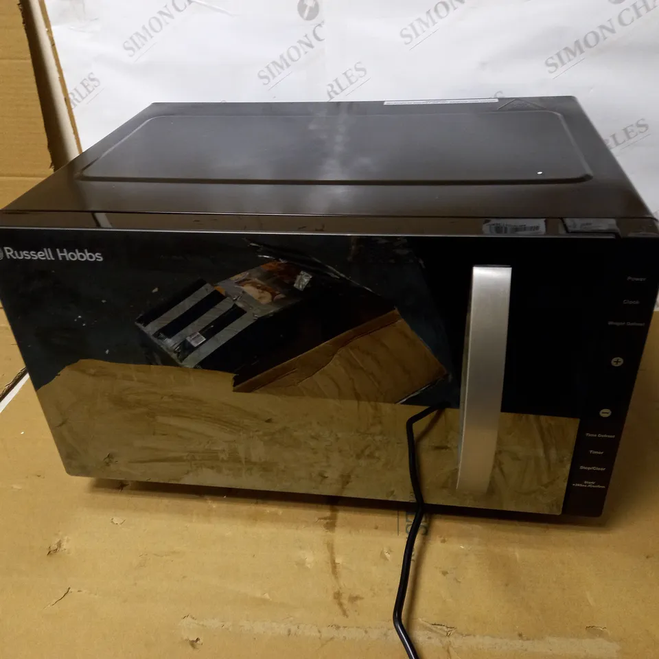 RUSSELL HOBBS FAMILY SIZE MICROWAVE