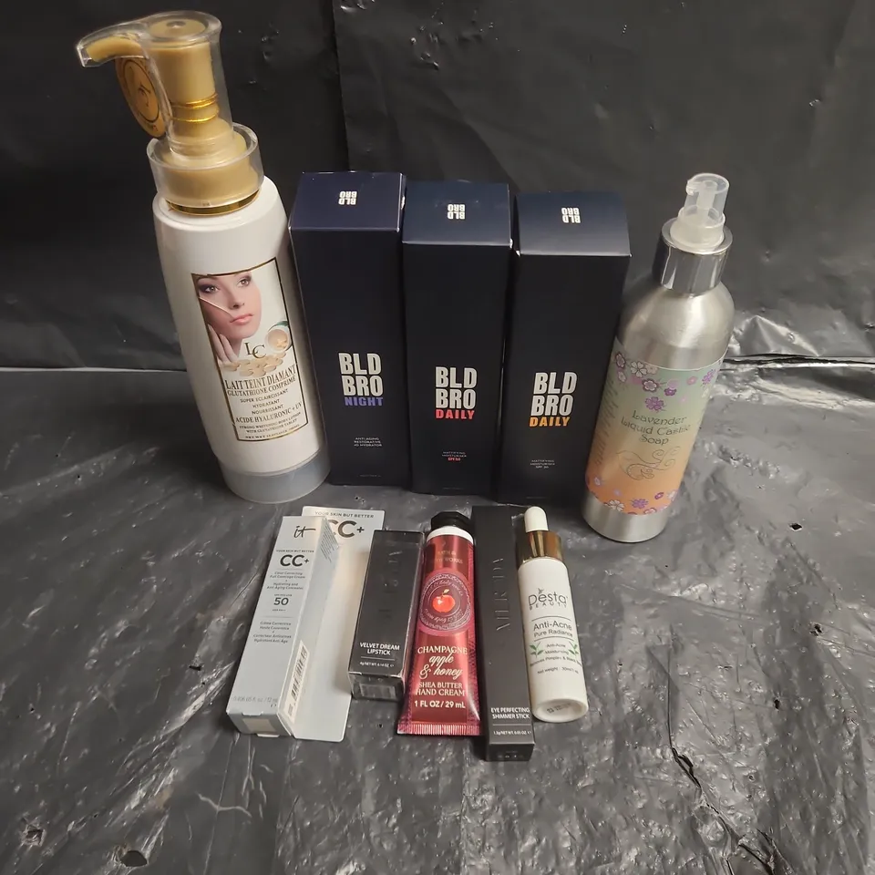 APPROXIMATEY 20 ASSORTED HEALTH AND BEAUTY PRODUCTS TO INCLUDE - BLD BRO DAILY MOISTURISER - IT CC+ FULL COVERAGE CREAM - MERODA LIPSTICK - ETC