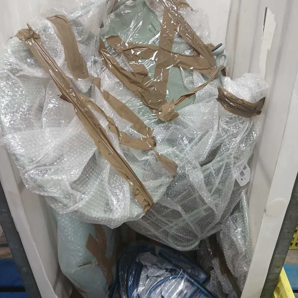 CAGE OF APPROXIMATELY 10 ASSORTED HOUSEHOLD ITEMS TO INCLUDE - GARDEN LIGHTING, GARDEN FURNITURE, AND HOSE PIPE ETC. - COLLECTION ONLY