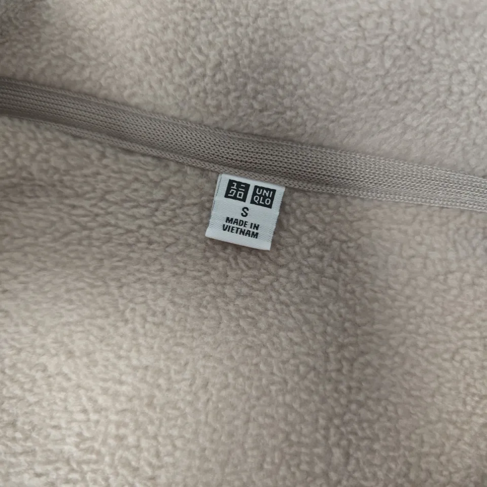 UNIQLO FLEECE FULL-ZIP JACKET IN BEIGE - SMALL