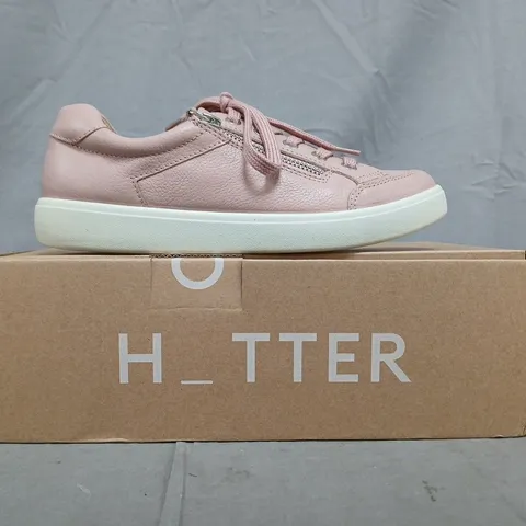 BOXED PAIR OF HOTTER CHASE II WIDE SHOES IN BLUSH SIZE UK 4.5