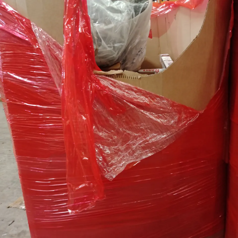 PALLET OF ASSORTED HOUSEHOLD GOODS AND PRODUCTS TO INCLUDE;ROLLER BLINDS,ROLLED UP MATTRESS, SUITCASE, BACKPACK