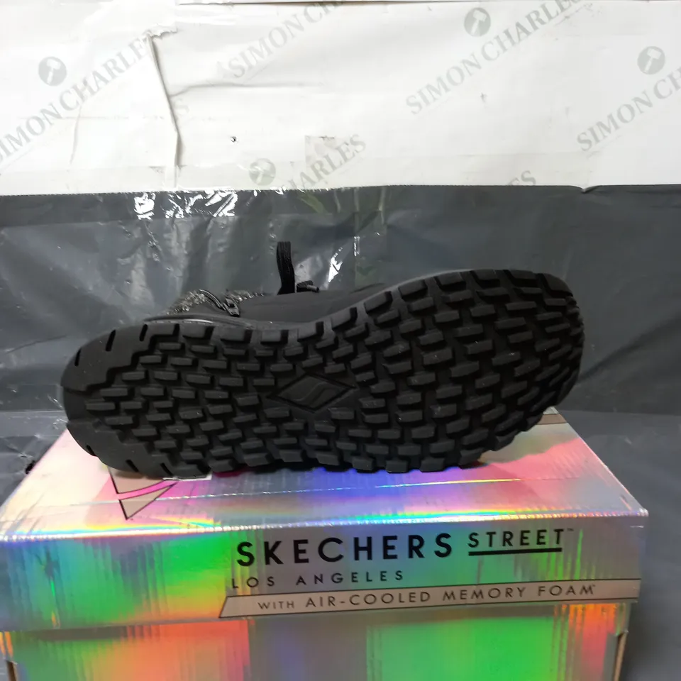 SKECHERS ANKLE BOOTS BLACK SIZE 7