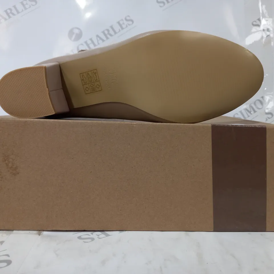 BOXED PAIR OF WHERE'S THAT FROM BLOCK HEEL DOLLY SHOES IN NUDE UK SIZE 6