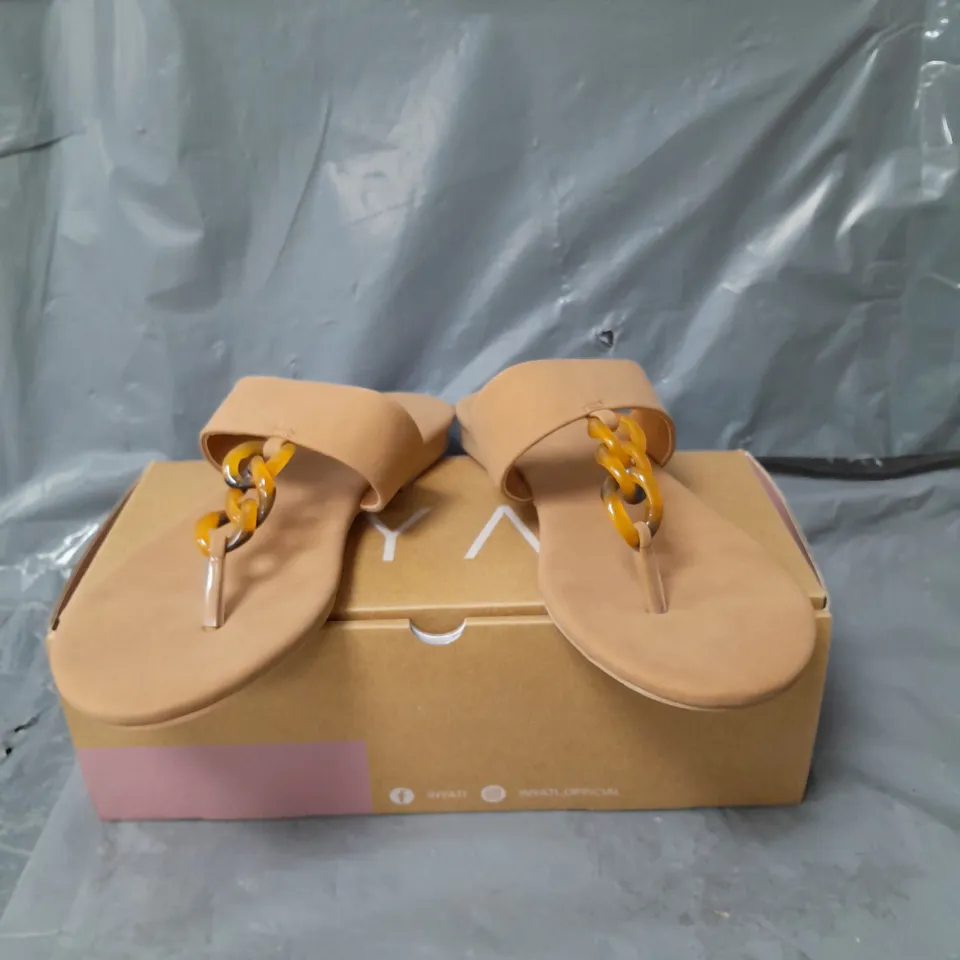 INYATI LADIES THONG SANDALS TOASTED NUT SIZE 6