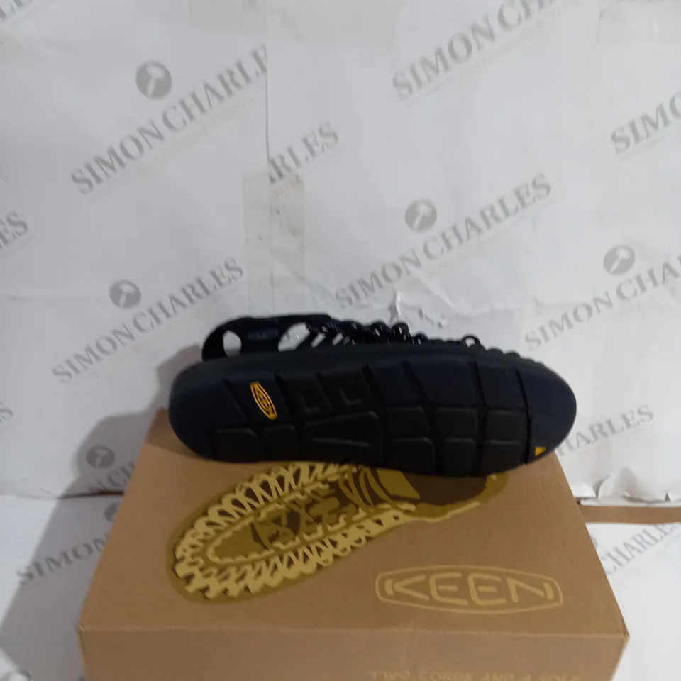 BOXED PAIR OF URBAN OUTFITTERS UNEEK UNITED ARROWS UK 10