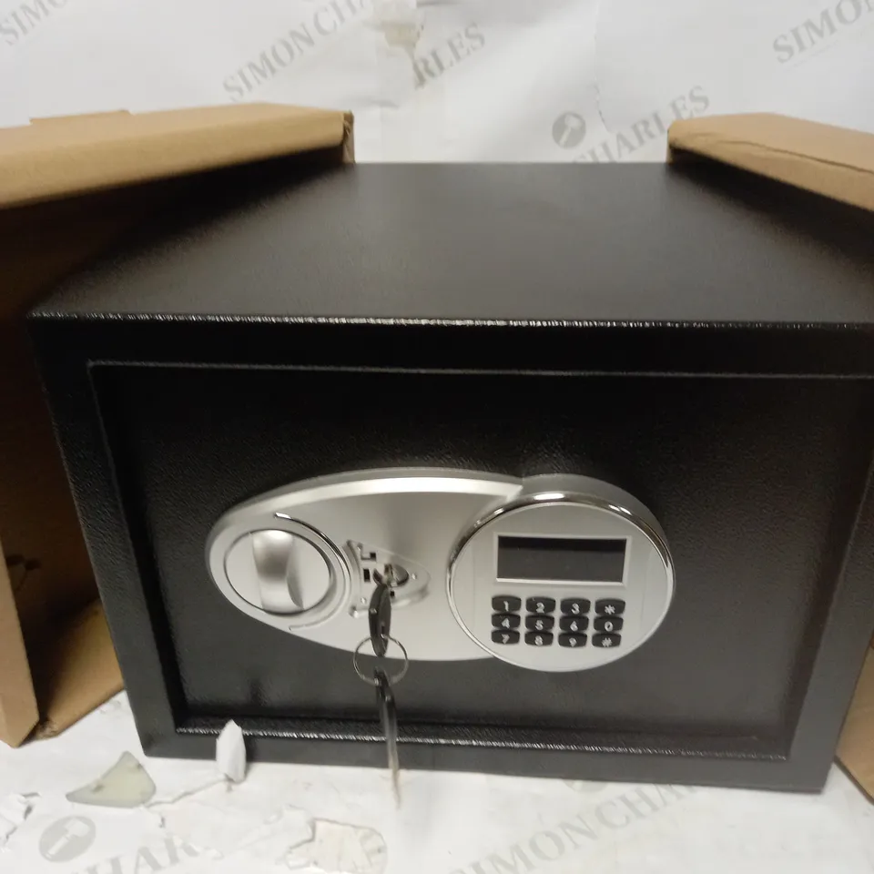 AMAZON BASICS SECURITY SAFE 