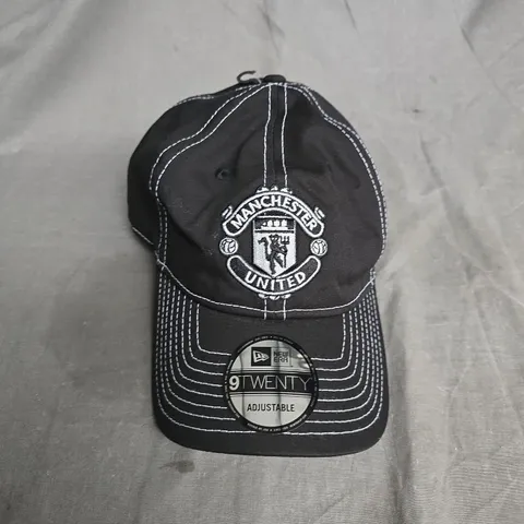 9TWNETY MANCHESTER UNITED CONTRAST STITCH CAP IN BLACK