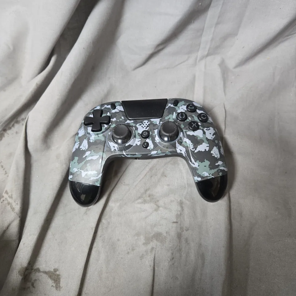GIOTECK VX4+ WIRELESS RGB CONTROLLER FOR PLAYSTATION 4 AND PC – CAMOUFLAGE (BOXED)