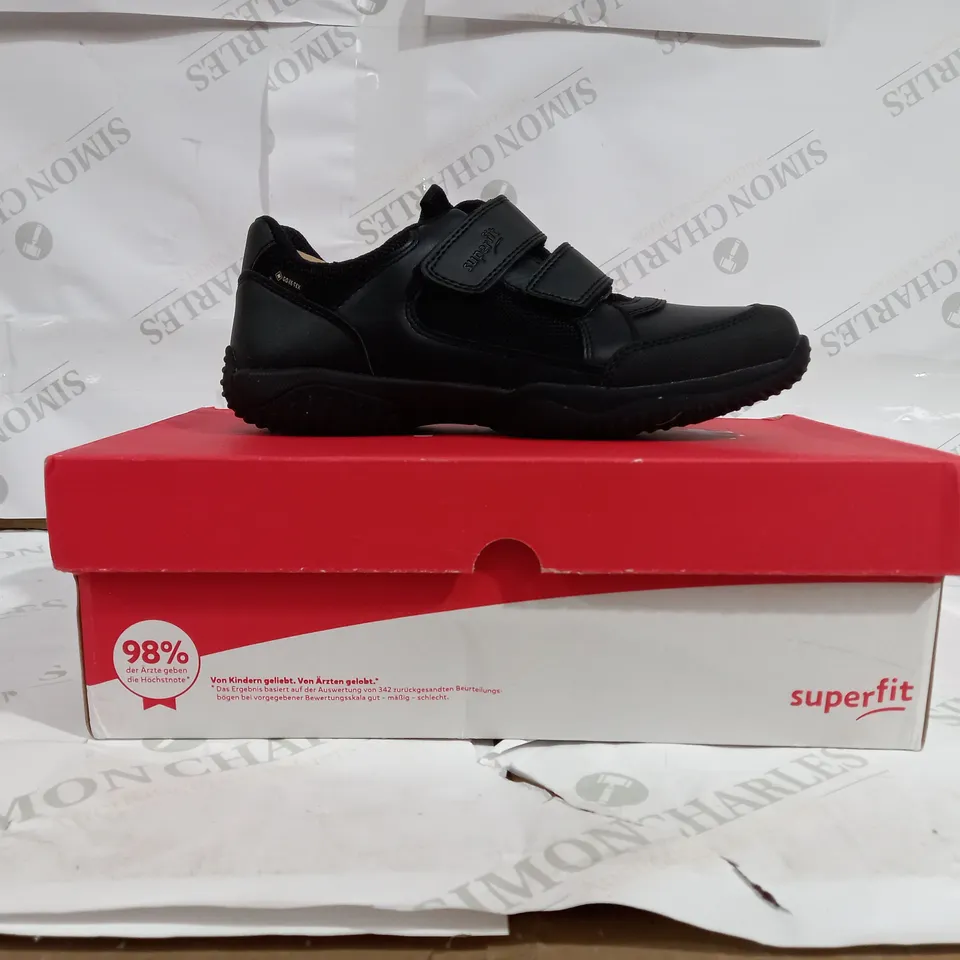 PAIR OF SUPERFIT BLACK SCHOOL SHOE - UE SIZE 36