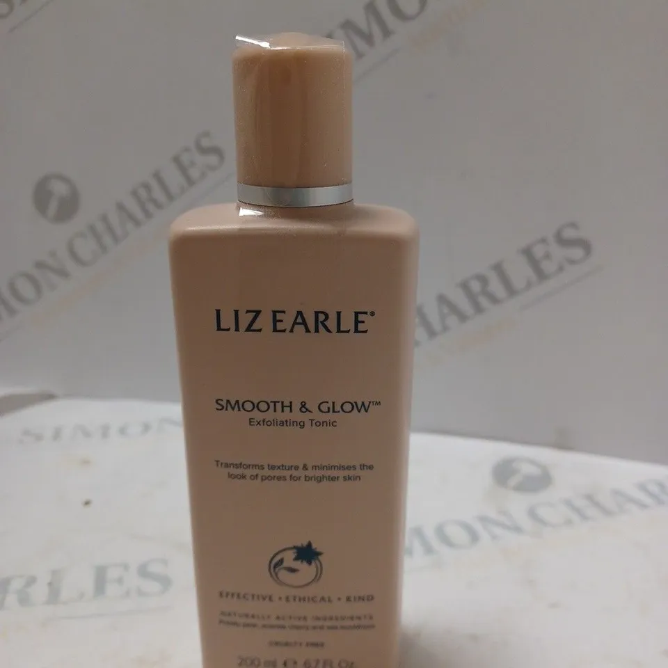 LIZ EARLE SMOOTH AND GLOW EXFOLIATING TONIC - 200ML