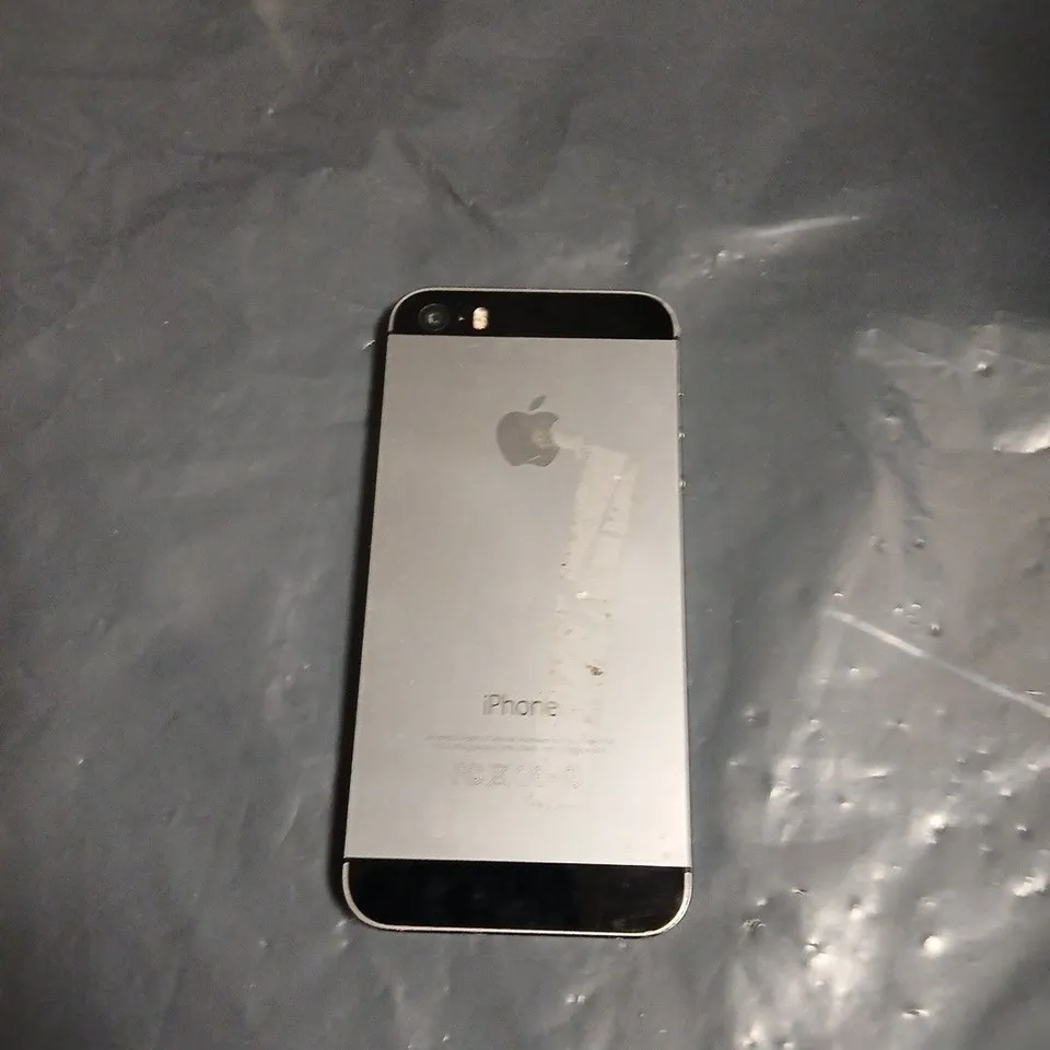 APPLE IPHONE 5– BLACK & SILVER 