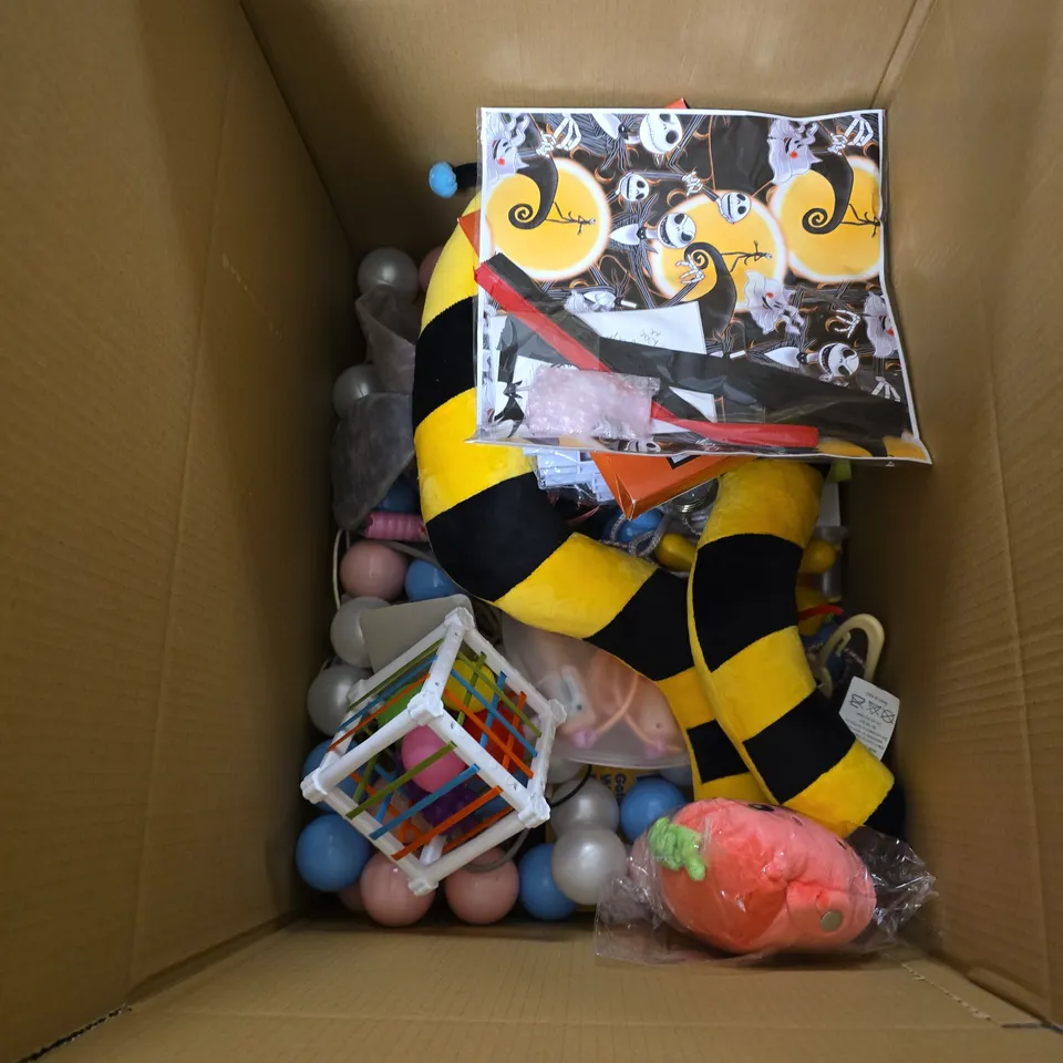 BOX OF APPROXIMATELY 15 ASSORTED TOYS INCLUDING LITTLE TOWN PARAMEDIC DRESS UP VEST , SOFT BABY TOY SET AND TRI OMINOS 