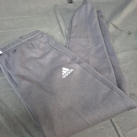ADIDAS GREY FLEECE JOGGERS – UK 13 (XL)