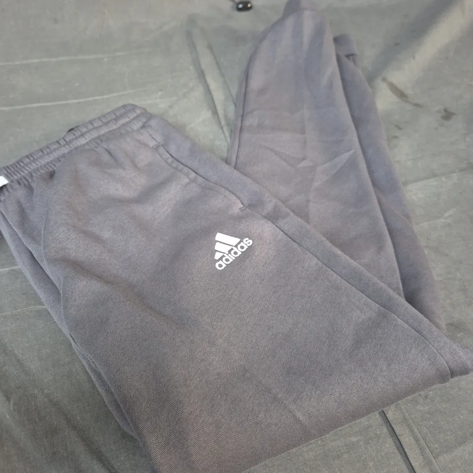 ADIDAS GREY FLEECE JOGGERS – UK 13 (XL)