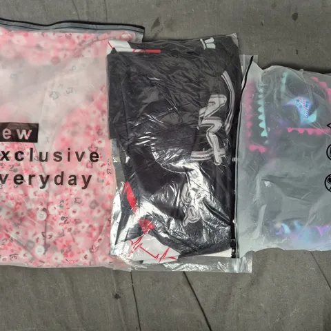 APPROXIMATELY 20 ASSORTED CLOTHING AND FASHION PRODUCTS IN VARIOUS STYLES AND SIZES - COLLECTION ONLY