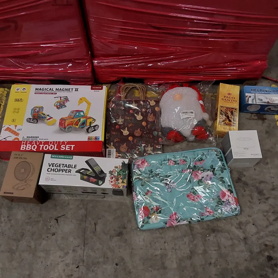 PALLET OF ASSORTED ITEMS INCLUDING: USB FAN, VEGETABLE CHOPPER, INCENSE STICKS, BBQ TOOL SET, CHRISTMAS DECORATIONS, TABLESIDE LAMP, CHILDREN'S TOYS, BATH HANDLE, LAPTOP CARRY CASE, GIFT BAGS